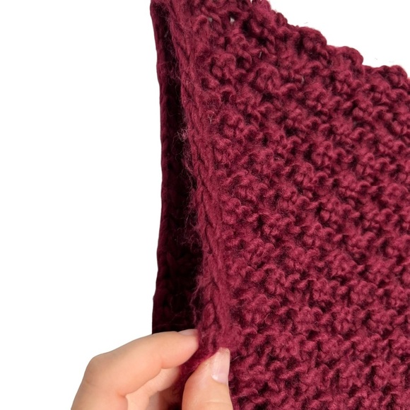 Divided by H&M Maroon Moss Stitch Knit Acrylic Infinity Scarf - Picture 3 of 8